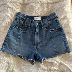 Abercrombie 26 high rise mom shorts.